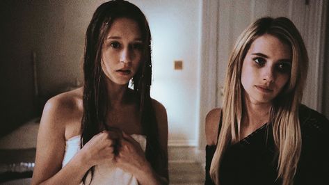 Zoe And Madison Ahs, American Horror Story Theme, Ahs Coven Emma Roberts, Ahs Twitter Header, American Horror Story Madison Montgomery, Emma Roberts And Taissa Farmiga, Ahs Coven Madison, Ahs Witches, Zoe And Madison Ahs Icons