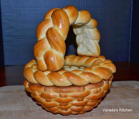 Bread Basket Display, Sunflower Bread, Mary Shrine, Easy Yeast Rolls, Shaped Bread, Bread Buns, Serving Ideas, Oatmeal Bread, Bake Bread