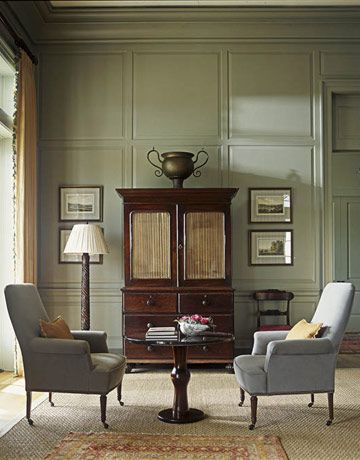 Designer Phoebe Howard: “This soft green (Benjamin Moore’s Aganthus Green) has a wonderful mossy quality. It feels like a cool walk through a deeply shaded woods. I like the way it grounds a room. Anything looks good against it — blues, reds, corals, browns. How can you do better than a color found in nature?” Farrow And Ball Paint, Favorite Paint Colors, Grey Home Decor, Green Paint Colors, Best Paint Colors, Living Room Green, Green Rooms, Classic Interior, A Living Room