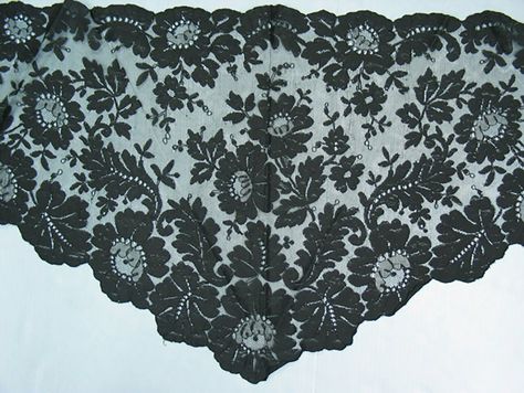 The Lace Mantilla: A Centuries-Old Spanish Tradition | PieceWork Spanish Embroidery, Spanish Lace, Lace Mantilla, Teneriffe, Spanish Woman, Firm Pillows, Floral Swag, Plant Aesthetic, Costume Collection