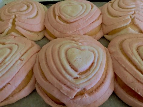 Valentine’s Day sweet bread Soft Mexican Aesthetic, Mexican Coquette Aesthetic, Pink Mexican Aesthetic, Cherry Pink Aesthetic, Mexican Coquette, Pink Valentines Day Aesthetic, Heart Conchas, Antoinette Core, Mexican Valentines Day