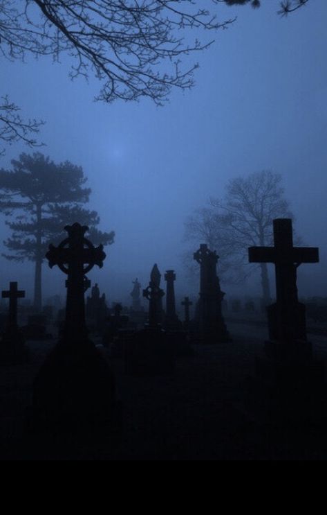 Cemetery Scary Photos, Creepy Pictures, Night Background, Minecraft Architecture, Gothic Architecture, Dark Places, Cozy Vibes, Halloween Pictures, Magic Spells