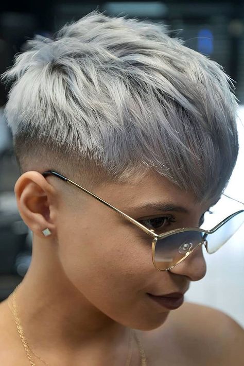 35 Fresh Androgynous Haircuts For Modern Statement-Makers Short Androgynous Haircut, Unisex Haircuts, Androgynous Haircut, Shaved Hairstyles, Undercut Long Hair, Mullet Haircut, Tapered Haircut, Super Short Hair, Short Hair Haircuts