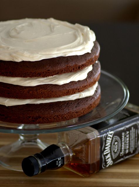 Jack Daniels Whiskey Chocolate Cake Jack Daniels Cupcakes, Jack Daniels Chocolate, Alcohol Infused Desserts, Jack Daniels Recipes, Jack Daniels Party, Alcohol Cakes, Infused Desserts, Jack Daniels Cake, Whiskey A Go Go