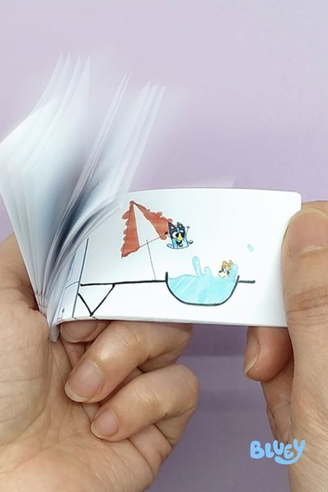 Make a Bluey flipbook in three easy steps. You could even draw your own scenes and make an original flipbook! Bluey Arts And Craft, Bluey Paper Crafts, Bluey Activities, Bluey Games, Bluey Diy, Bluey Craft, Bluey Crafts, Paper Flip Book, Bluey Art