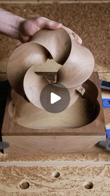 woodart.abay su July 29, 2024: "A Möbius Sculpture Made of Walnuts
By @greg.obj

📩 Features & Promos via DM

#wood #woodworker #wooddesign #woodcarving #woodturning #woodburning #woodart #woodartist #woodworking #woodwork". Bent Wood Projects, Cnc Art Woodworking, Wood Turning Projects Awesome Ideas, Wood Cnc Projects, Sculpture Dremel, Cnc Wood Projects, Beautiful Woodwork, Bois Intarsia, Abstract Wood Carving