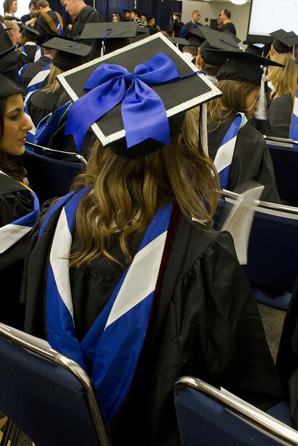 Bow On Graduation Cap, Grad Cap Bow, Simple Grad Cap Designs, Bow Graduation Cap, Simple Grad Caps, Graduation Cap With Bow, Grad Cap With Bow, Simple Graduation Cap Designs, Grad Cap Simple