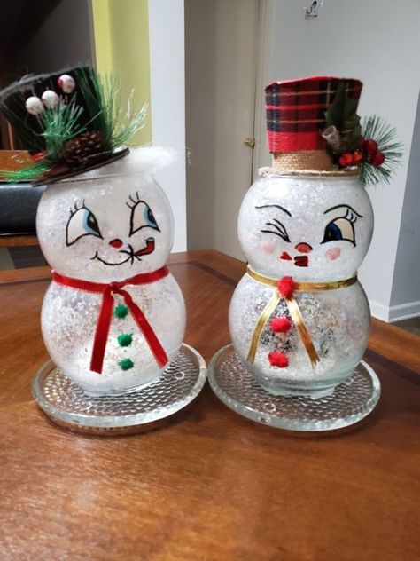 Lightbulb Ornaments, Easy Christmas Crafts For Kids, Snowman Poop, Snowman Crafts Diy, Burp Clothes, Glass Snowman, Snowman Christmas Decorations, Christmas Crafts For Kids To Make, Handmade Christmas Crafts