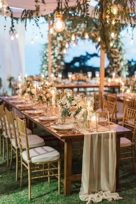 Event Place Settings, Unique Aisle Decorations Wedding, Ideas Boda Decoracion, Long Table Wedding Decor, Outside Wedding Decorations, Dream Garden Wedding, Neutral Wedding Inspiration, Unique Wedding Receptions, Romantic Outdoor Wedding