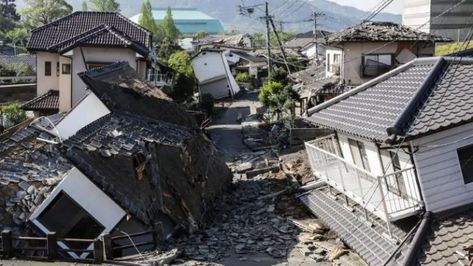 Bencana Alam Gempa Bumi Sleep In Car, Tsunami Warning, Clock Wallpaper, Kumamoto, The Weather Channel, Fukushima, Earth From Space, Japan Photo, Natural Disasters