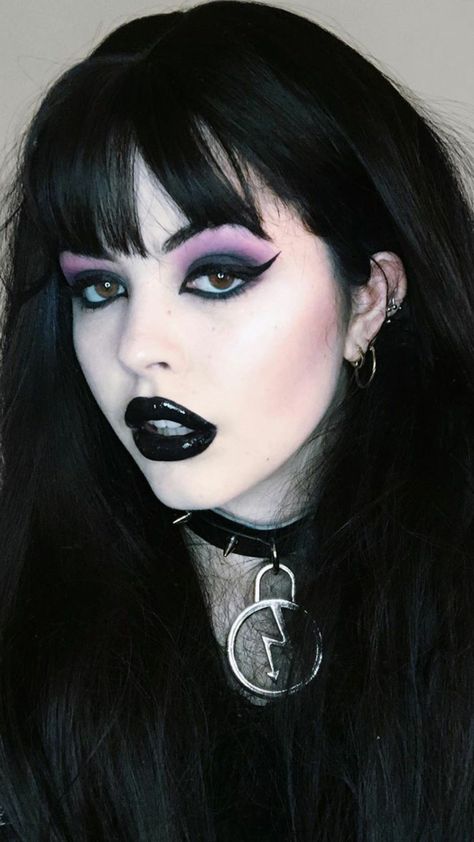 Goth Girl Makeup, Brown Smokey Eye Tutorial, Cabelo Pin Up, Goth Makeup Looks, Goth Makeup Tutorial, Goth Eye Makeup, Cute Eyeshadow Looks, Black Smokey Eye, Goth Glam