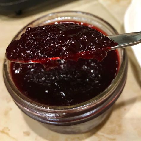 Cherry Almond Jam - CANNING AND COOKING AT HOME Plum Chutney, Low Sugar Jam, Oatmeal Toppings, Cherry Almond, Cherry Fruit, Jelly Recipes, Sweet Cherries, Jams & Jellies, Chocolate Chip Cookie Dough