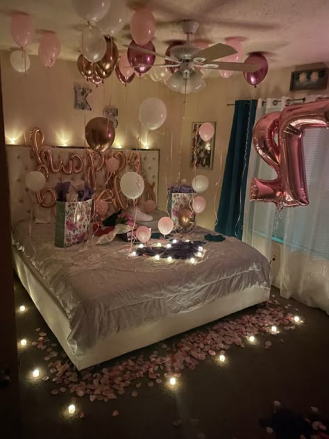 Ballons On Bed For Birthday, Suprise Birthday Hotel Room, Bedroom Suprise Birthday, Birthday Bed Decoration Room Decor, 18th Birthday Bedroom Surprise, Bedroom Decor Birthday Surprise, Bestie Birthday Decoration, Decorated Hotel Room For Birthday Pink, Birthday Decoration Ideas For Girlfriend