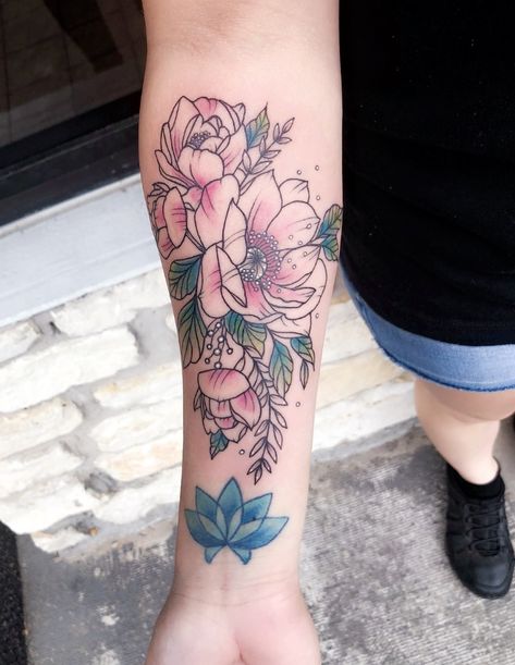 Partial Color Flower Tattoo, Tattoo Flowers Color, Flower Bouquet Tattoo, Favorite Tattoos, Chrysanthemum Tattoo, Tattoo Culture, Hamsa Tattoo, Bouquet Tattoo, Wildflower Tattoo