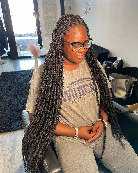 I think its safe to say indie locs are the girlies new fav 🤭 Book under: Distressed locs; 26” indie locs • Welcoming new clients ⁃ Located in Queens, NY📍 • • - • • • • #invisiblelocsnyc #nychairstylist #softlocsny #knotlessbraidsnyc #distressedlocsnyc #nitalocsny #butterflylocsny #fauxlocsny #locsbynayy #retwistnyc Indie Locs, Distressed Locs, Queens Ny, Garden Dining, Garden Dining Set, New Clients, Cover Gray, Hair Colours, Wooden Garden