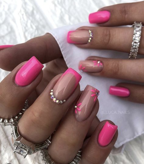 Summer Nails Inspo 2024 Short, Short Nails Summer 2024, Pink Nails 2024, Summer Nails With Rhinestones, Nails Summer 2024 Almond, Short Nail Ideas Summer 2024, Summer Nail Inspo 2024 Almond, Mickey Nails, Unghie Nail Art