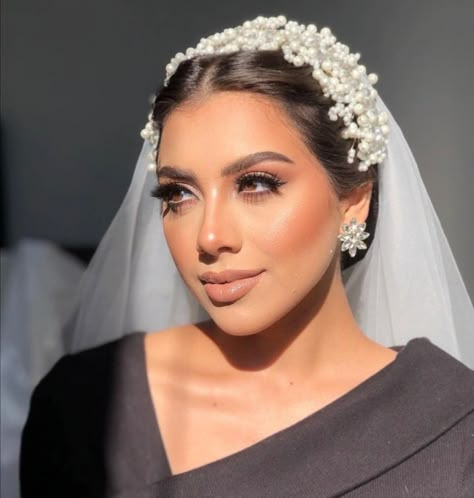 Bride Hair Down, Hair Veil, Hairstyles With Veil, Bridal Veils And Headpieces, Bridal Hair Down, Bridal Hair Veil, Wedding Dress Types, Muslimah Wedding Dress, Glam Wedding Makeup