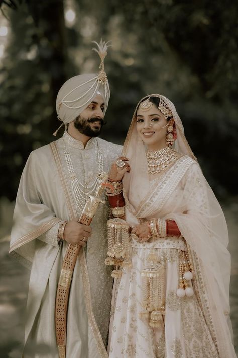 Punjabi Wedding Shoot, Punjabi Wedding Portraits, Punjabi Bride Aesthetic, Punjabi Roka Ceremony Outfits, Punjabi Wedding Pictures, Punjabi Wedding Rituals, Punjabi Wedding Couple Poses, Wedding Suit Punjabi, Punjabi Wedding Couple Outfit