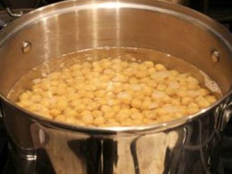 How to Cook Dried Garbanzo Beans or Chickpeas Quick Soak Beans, Spinach Lentil Soup, Garlic Chickpeas, Cooking Garbanzo Beans, Cannellini Beans Recipes, Homemade Beans, How To Soak Beans, Cooking Dried Beans, How To Cook Beans