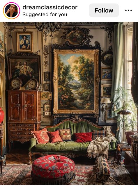 Russian Home Aesthetic, Russian Apartment Aesthetic, Red And Green Bedroom, Art Studio Apartment, Baroque Room, Altered Spoons, Green Study, Cm Studio, Moody Rooms