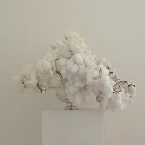 Lisa Cooper, White Wedding Centerpieces, White Flower Arrangements, All White Wedding, Flower Installation, Wedding Floral Centerpieces, Cotton Flower, Wedding Flower Inspiration, Sydney Wedding