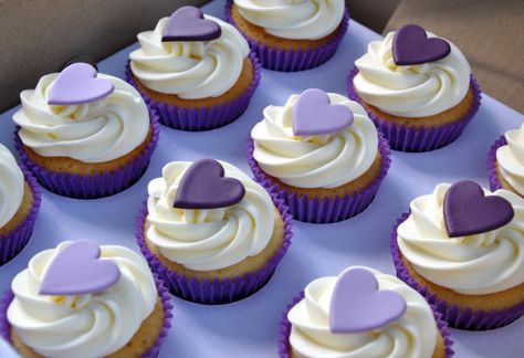 Purple Wedding Cupcakes, Purple Desserts, Lila Party, Purple Cupcakes, Purple Food, Heart Cupcakes, Reception Food, Wedding Reception Food, Wedding Cake Inspiration