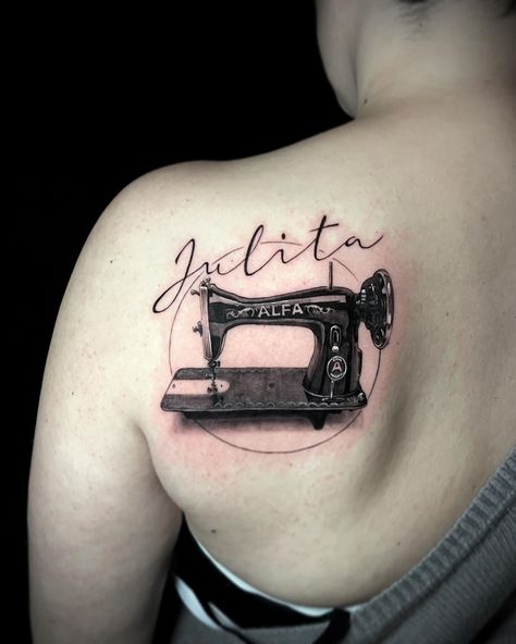 Abuela’s vintage sewing machine, I hope she likes it. #sewing #sewingmachine #alfa #singer #vintage #tailor #microrealism #realismtattoo Sewing Machine Tattoos, Sewing Memorial Tattoo, Singer Sewing Machine Tattoo, Sewing Tattoo Ideas Grandma, Sewing Machine Tattoo, Vintage Singer Sewing Machine Ads, Poppies Tattoo, Tattoo Templates, Vintage Sewing Machine