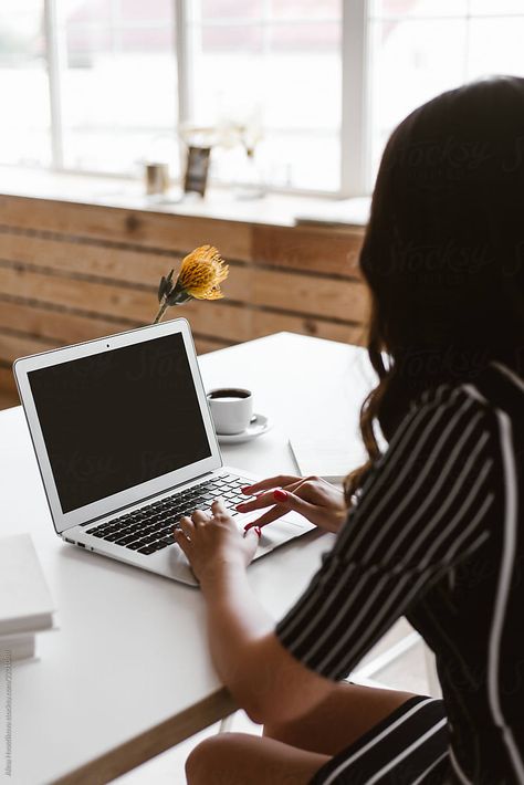 Flower And Coffee, Typing On Computer, Woman Working On Laptop, Woman With Dark Hair, Working On Laptop, Office Pictures, Brunette Woman, Career Woman, Secret To Success