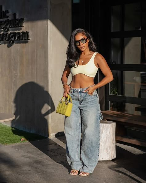 Tawana Morris (@tawanamorris_) • Instagram photos and videos Green Lady Dior, Bottega Heels, Oversized Mom Jeans, Boyfriend Jeans Black, Handbag Dior, Green Lady, Classy Outfits For Women, Jeans With Heels, Relaxed Outfit