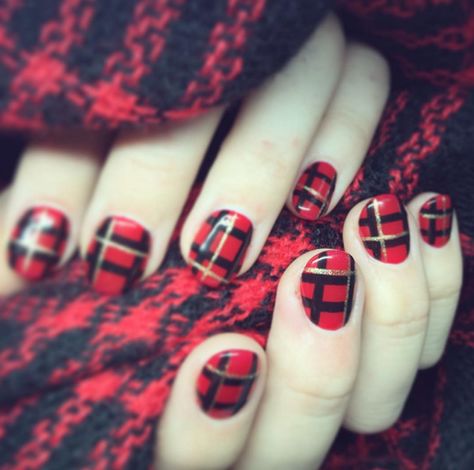 Winter Nail Art Ideas, Red Summer Nails, Plaid Nail Designs, Silk Wrap Nails, Bright Red Nails, Designer Nails, Flannel Pattern, Red Manicure, Nail Prices