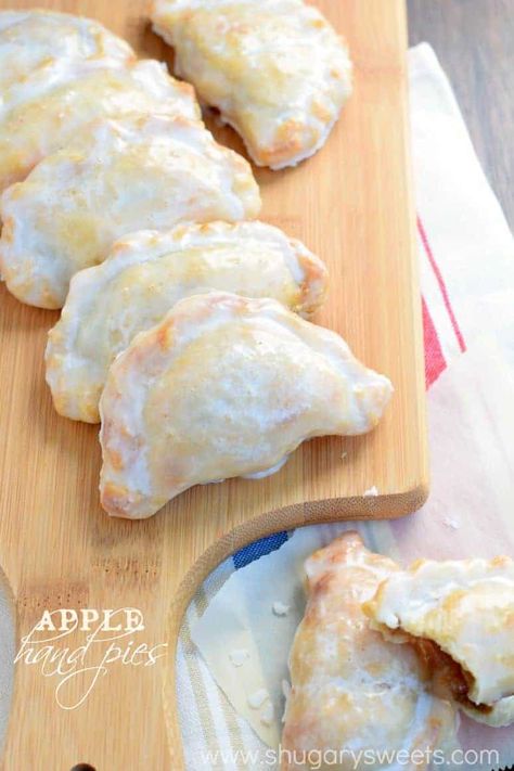 Hand Pie Recipes, Apple Hand Pies, Apple Glaze, Shugary Sweets, Mini Torte, Hand Pie, Mini Pies, Hand Pies, Köstliche Desserts