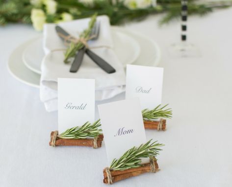 Place setting idea from the Houzz app Name Cards Christmas, Tree Place Card Holder, Place Cards Diy, Wedding Placement Cards, Diy Place Cards, Student Crafts, Place Setting Cards, Menu Table, Table Markers