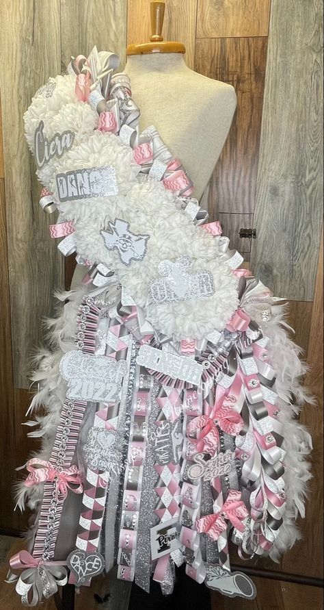 Senior sash white and pink mum Unique Homecoming Mums, Senior Sash, Creative Writing Lesson, Senior Overalls, Satin Ribbon Flowers, Homecoming Mums Diy, Diy Abstract Canvas Art, Homecoming Mums, Ribbon Flowers