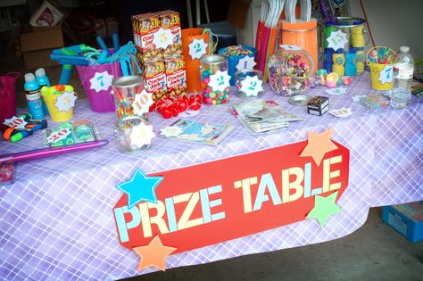 Prize Table at Kids Carnival Games With Prizes, Bingo Prize Ideas, Christmas Party Prizes, Carnival Party Foods, Work Christmas Party Ideas, Party Game Prizes, Halloween Prizes, School Christmas Party, Party Prizes