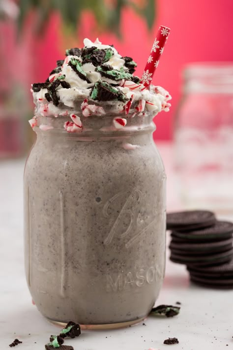 Peppermint Recipes Desserts, Oreo Dessert Easy, Peppermint Oreos, Peppermint Dessert, Christmas Recipe Ideas, Oreo Dessert Recipes, Oreo Milkshake, Milkshake Recipe, Homemade Food Gifts