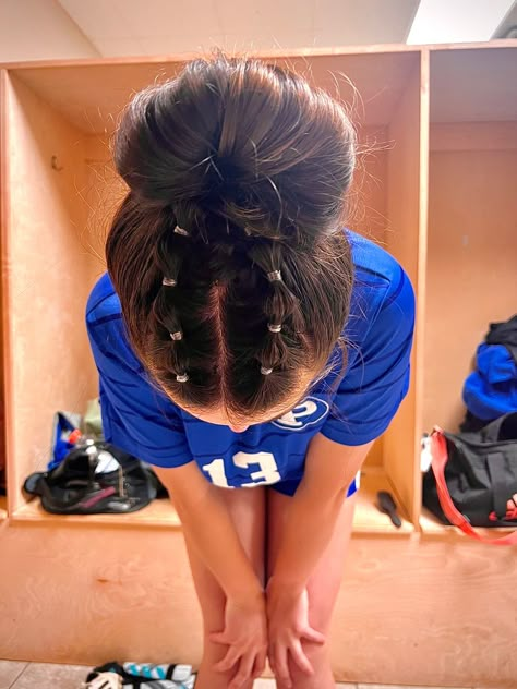 a girl in a soccer uniform bent over showing hair that has 3 bubbles on each side of her head going into a high bun Gymnastics Meet Hair, Simple Volleyball Hairstyles, Cute Volleyball Hairstyles, Soccer Hairstyles, Volleyball Hair, Soccer Hair, Track Hairstyles, Basketball Hairstyles, Competition Hair