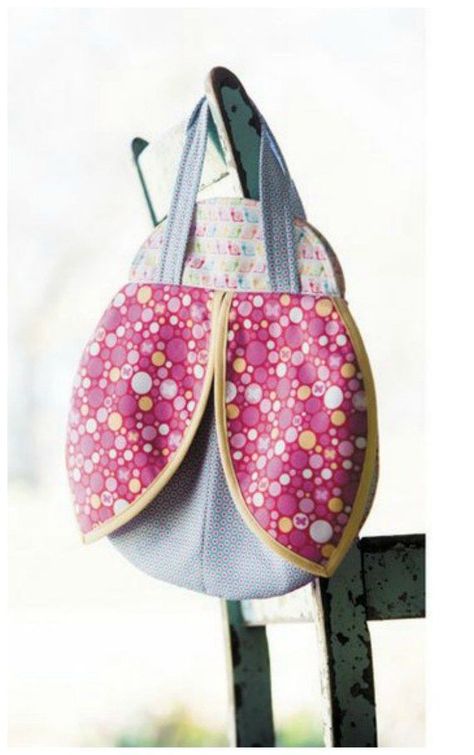 If you want to sew a simply beautiful bag for your daughter, granddaughter, niece, or whoever then here is an absolutely awesome kids sewing pattern for The Little Ladybug Bag. The Ladybug Bag is the perfect accessory for any girl. She is pretty and practical can carry all of a little lady's precious belongings wherever she goes. And as an added benefit, under the wings, there are secret pockets for her to hide her most treasured possessions. Modern Bag, Trendy Sewing, Beginner Sewing Projects Easy, Sewing Patterns For Kids, Leftover Fabric, Sewing Projects For Beginners, Sewing Skills, Easy Sewing Projects, Love Sewing