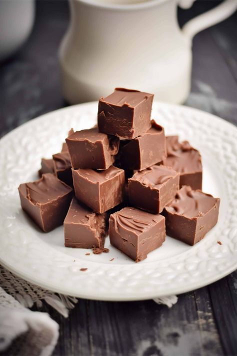 10 Boozy Fudge Recipes with Alcohol Whiskey Fudge Recipe, Boozy Marshmallows, Boozy Snacks, Recipes With Alcohol, Boozy Fudge, Liquor 43, Pistachio Fudge Recipe, Kahlua And Cream, Boozy Baking