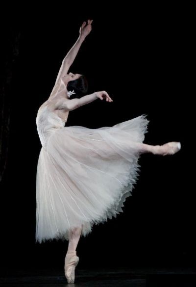 Natalia Osipova, Ballet Dance Photography, The Royal Opera House, Ballet Images, Ballet Pictures, Royal Opera House, Ballet Beauty, Ballet Poses, Ballet Inspiration