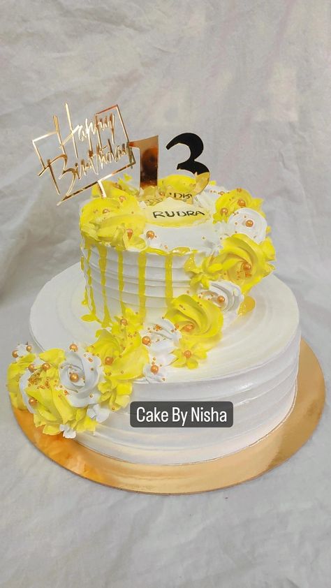 Pineapple flavour🎂 Pineapple Cake Designs Birthday, Pineapple Cake Design, Pineapple Cake Decoration, Farewell Cake, Fruit Cake Design, Anniversary Cake Designs, Dad Birthday Cakes, Mini Cakes Birthday, Pineapple Fruit