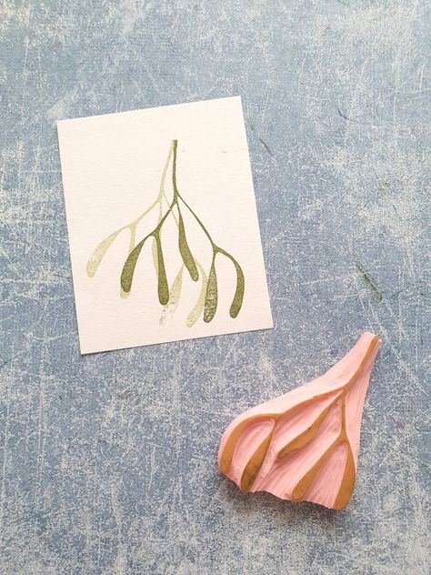 Mistletoe Twig Rubber Stamp for Winter Wishes, Mistletoe Branch Stamp for December Daily Journal, Christmas Stationery, Seasonal Paper - Etsy Rubber Stamps Diy, Holly Branch, Journal Christmas, Linoleum Print, Envelope Lettering, Hand Carved Stamps, Winter Wishes, Stamp Carving, Paper Lovers