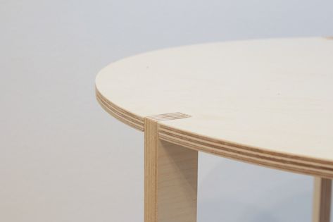 Plywood table on Behance Round Plywood Table, Round Dinner Table, Diy Esstisch, Plywood Design, Plywood Table, Circular Dining Table, Interior Design Portfolios, Stained Table, Circle Table