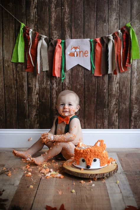 Woodland First Birthday Smash Cake, Fox Smash Cake 1st Birthdays, Fox One Year Old Birthday, Fox Birthday Party Boys, Woodland Theme Cake Smash, Fox Birthday Theme, Fox Cake Ideas, Woodland 1st Birthday Boy, Fox Smash Cake