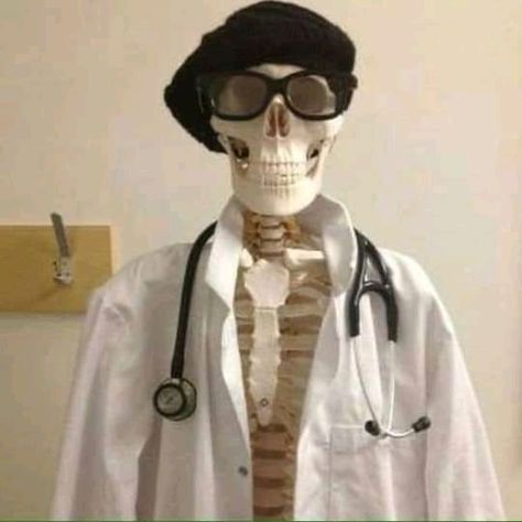 Skeleton Pics, Silly Skeleton, Hidden Doors, Ignorant People, Barking Dog, Doctor Humor, Funny Skeleton, Shadow Photos, Profile Pictures Instagram