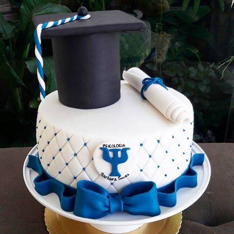 Doctor Graduation Cake, New Cake Design, Graduation Party Desserts, Graduation Treats, Graduation Party Backdrops, Ice Cream Cone Cake, Psychology Gifts, Senior Graduation Party, Doctor Graduation