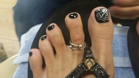 My cobweb Halloween nails! October Toenail Ideas, Halloween Nails Pedicure, Gothic Pedicure Ideas, Spider Web Pedicure, October Toenails, Spider Web Toe Nail Art, Spiderweb Toenails, Halloween Toenail Art, Spiderweb Pedicure