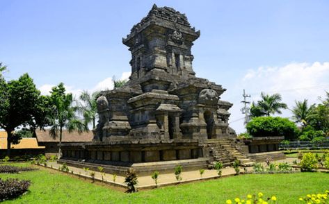 MAKALAH SEJARAH SINGASARI | Haksa_Cloud East Java, Hindu Temple, Historical Images, Tourist Information, History Pictures, Angkor Wat, Buddhist Temple, Historical Place, Angkor