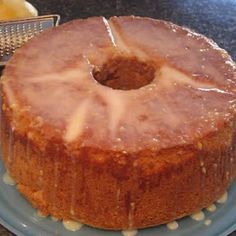 cooking recipes 2016 : Old Fashioned Sour Cream Pound Cake 7 Up Cake, 7up Pound Cake, Pound Cake Recipes Easy, Lemon Jello, Lemon Pound Cake Recipe, Sour Cream Pound Cake, Lemon Pound Cake, Pineapple Cake, Chiffon Cake