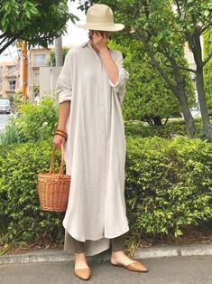 Hijab Beach, Japanese Minimalist Fashion, Linen Style Fashion, Minimalist Moda, Hemp Clothing, Minimalist Fashion Women, Linen Fashion, Casual Hijab Outfit, Muslim Fashion Outfits