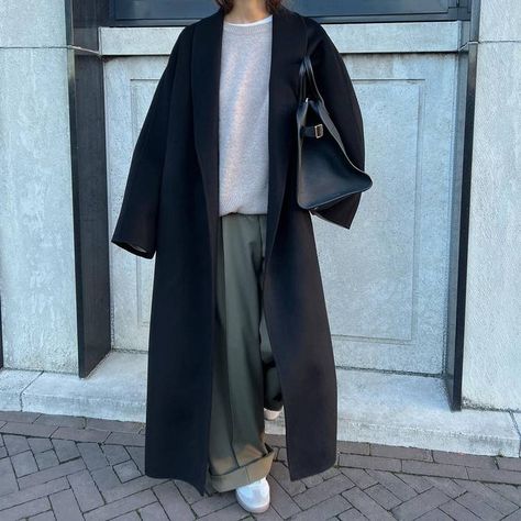 Winter Coat Trends, Black Coat Outfit, Coat Trends, Winter Trends, Coat Outfits, Outfit Inspo Fall, Winter Fashion Outfits, Minimal Fashion, Style Ideas